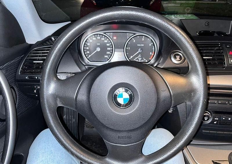 Gebraucht BMW 118 143 PS (105 kW) 2011 Schwarz Kleinwagen