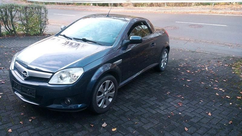 Grau Gebraucht 2009 Opel Tigra Edition Cabrio | 630 € - Bild 1/2