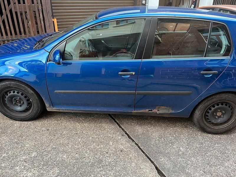 Blau Gebraucht 2004 VW Golf V Limousine | 850 € (Guter Preis) - Bild 1/3