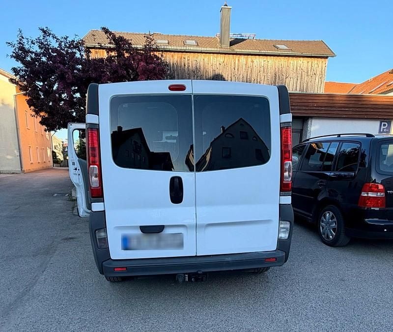 Second-hand Opel Vivaro 90 CP (66 kW) 2008 Alb Monovolum