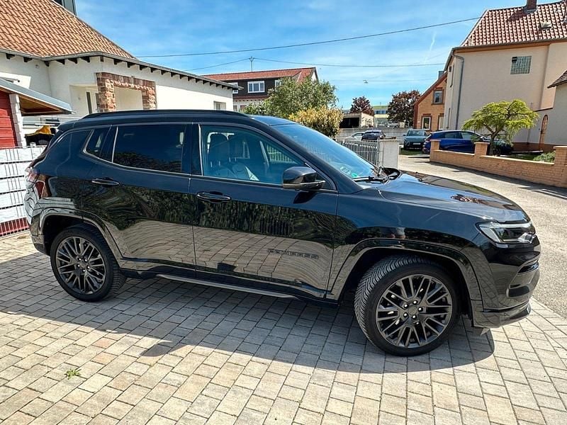 Käytetty Jeep Compass 150 HP (110 kW) 2022 Musta Katumaasturi