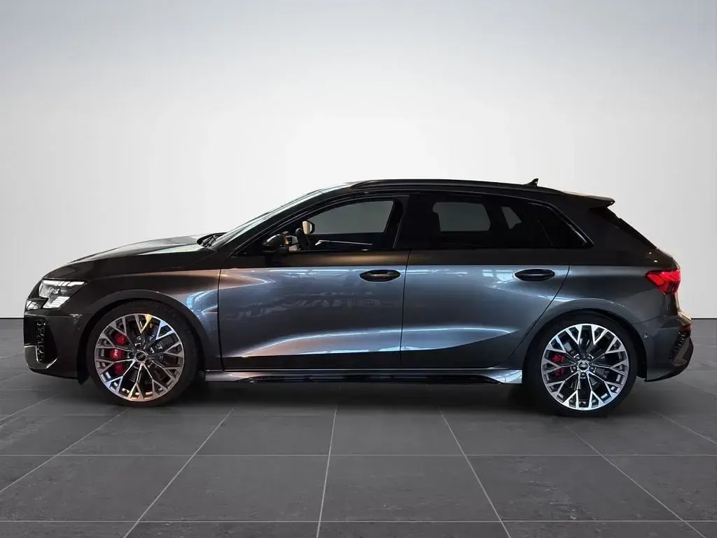 Gebraucht Audi RS3 Ambiente 400 PS (294 kW) 2023 Daytona grau perleffekt (metallic) Limousine