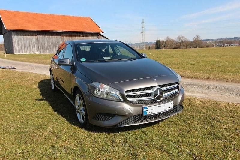 Gebraucht Mercedes A200 156 PS (114 kW) 2013 Grau Limousine