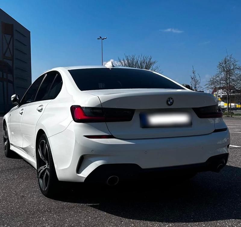 Gebraucht BMW 330e M Sport 292 PS (214 kW) 2020 Weiß Limousine