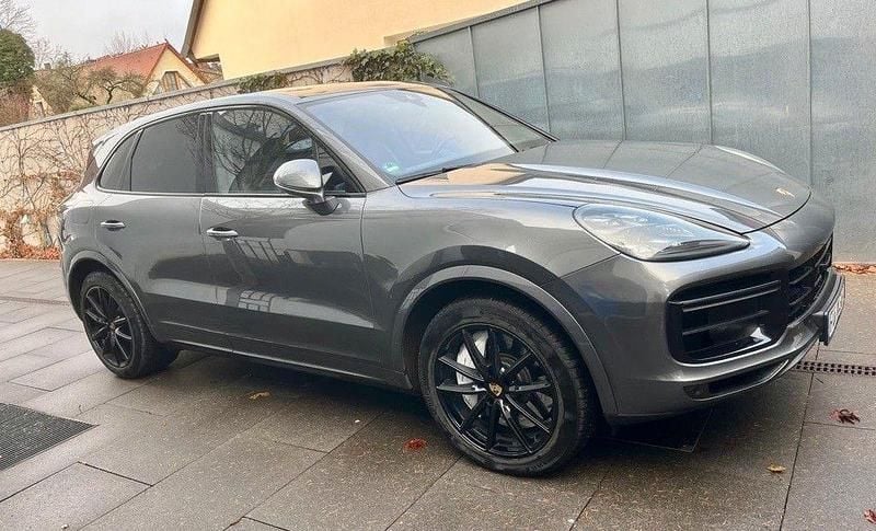 Grau Gebraucht 2019 Porsche Cayenne Turbo SUV | 69.500 € (Fairer Preis) - Bild 1/4