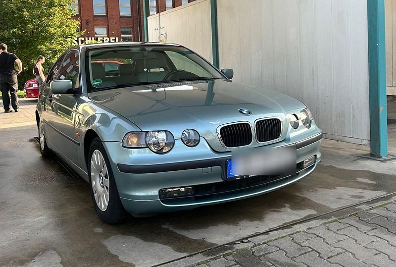 Grün Gebraucht 2002 BMW 316 Compact Kleinwagen | 1.000 € (Superpreis) - Bild 1/4