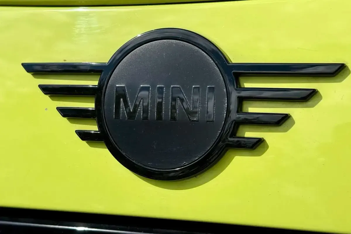 Gebraucht Mini John Cooper Works Cabriolet 178 PS (130 kW) 2022 Zesty yellow solid Cabrio