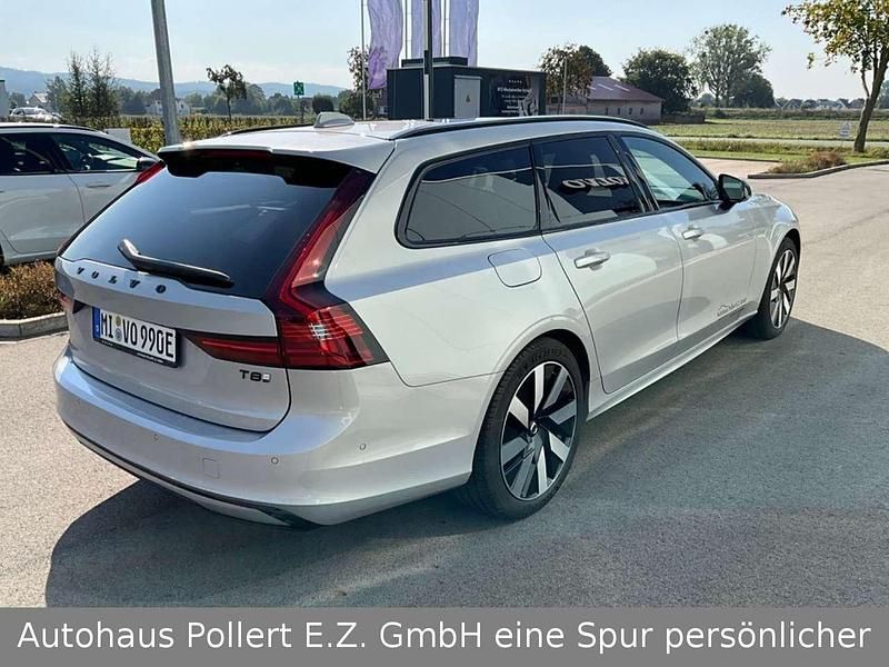 Gebraucht Volvo V90 Ultra 310 PS (228 kW) 2024 Silver dawn / metallic Kombi