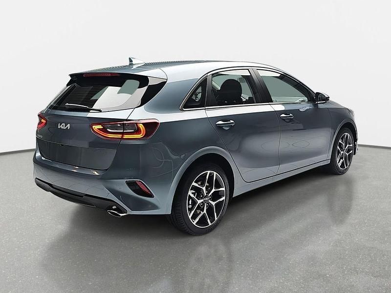 Neu Kia Ceed Spirit 140 PS (102 kW) 2025 Grau Kleinwagen