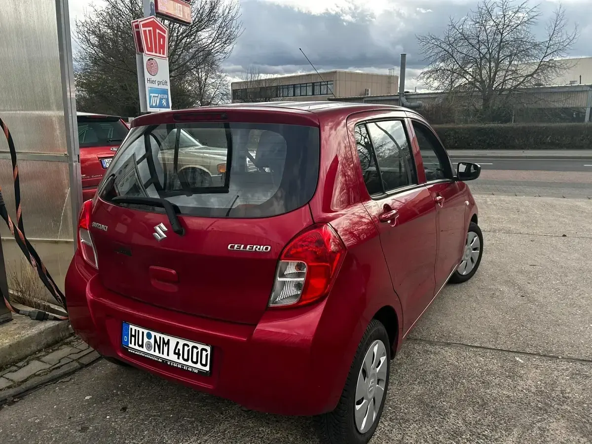 Gebraucht Suzuki Celerio 68 PS (50 kW) 2015 Rot Kleinwagen
