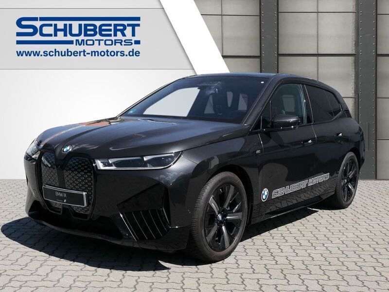 Grau Gebraucht 2023 BMW iX Sport Line SUV | 77.895 € (Fairer Preis) - Bild 1/4