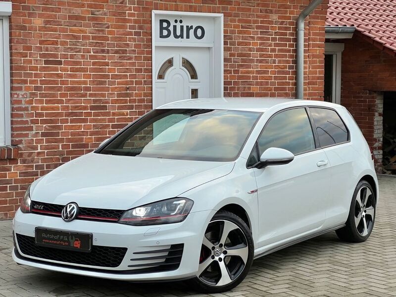 Weiß Gebraucht 2015 VW Golf VII Sport Limousine | 13.950 € (Guter Preis) - Bild 1/4