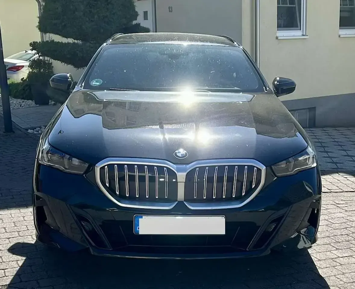 Gebraucht BMW 520 M Sport 197 PS (144 kW) 2024 Schwarz Kombi