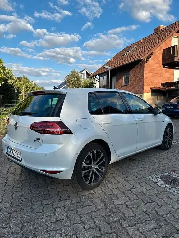 Gebraucht VW Golf VII Edition 150 PS (110 kW) 2015 Weiß Limousine