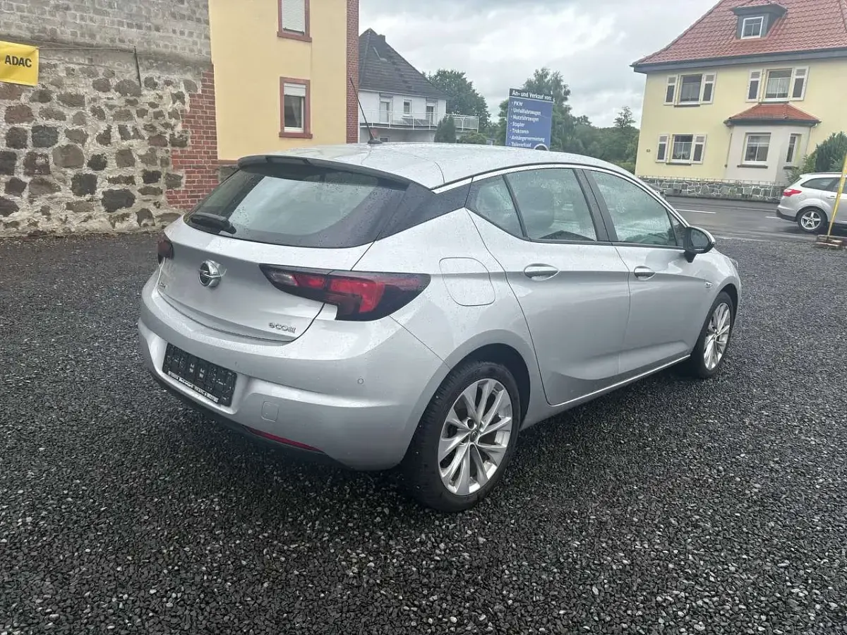 Gebraucht Opel Astra Edition 101 PS (74 kW) 2015 Silber metallic Kleinwagen