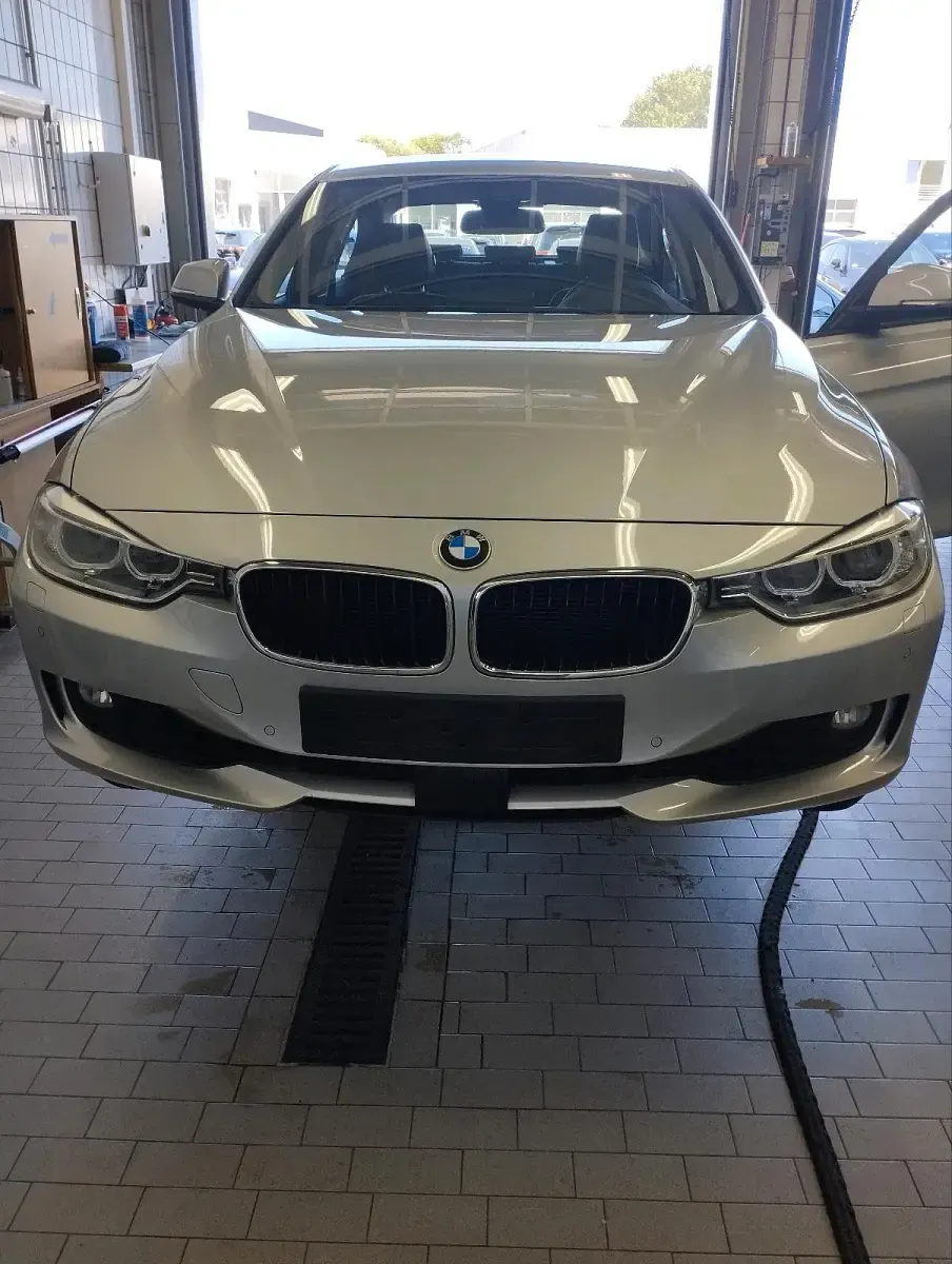 Gebraucht BMW 320 184 PS (135 kW) 2013 Silber Limousine