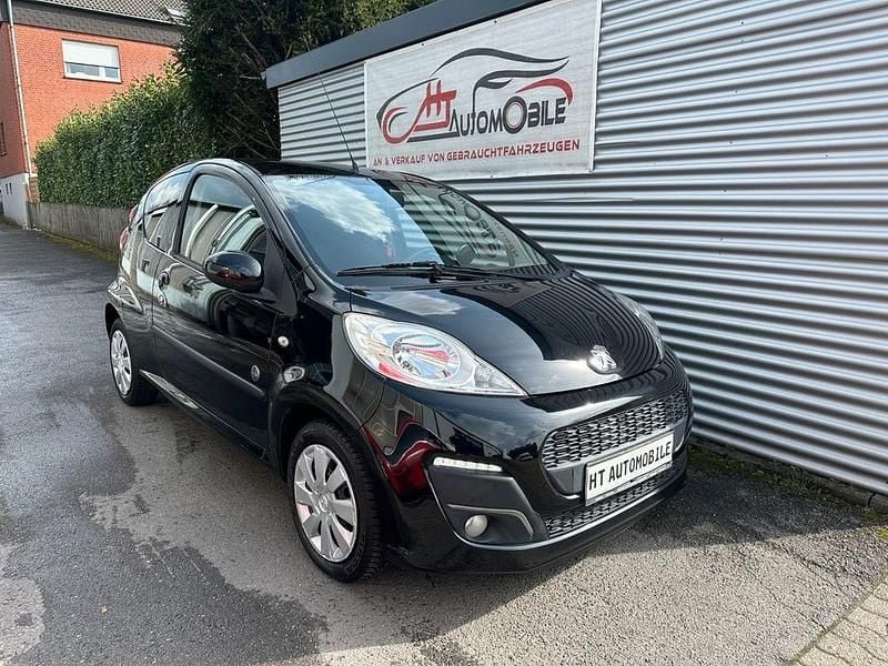 Gebraucht Peugeot 107 68 PS (50 kW) 2012 Schwarz Kleinwagen