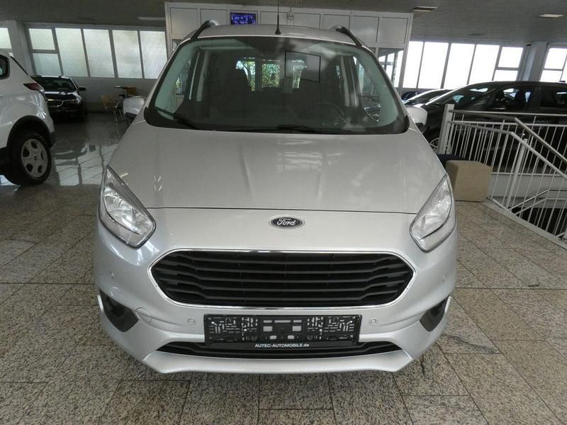 Gebraucht Ford Tourneo Titanium 101 PS (74 kW) 2019 Polarsilber (metallic) Kombi