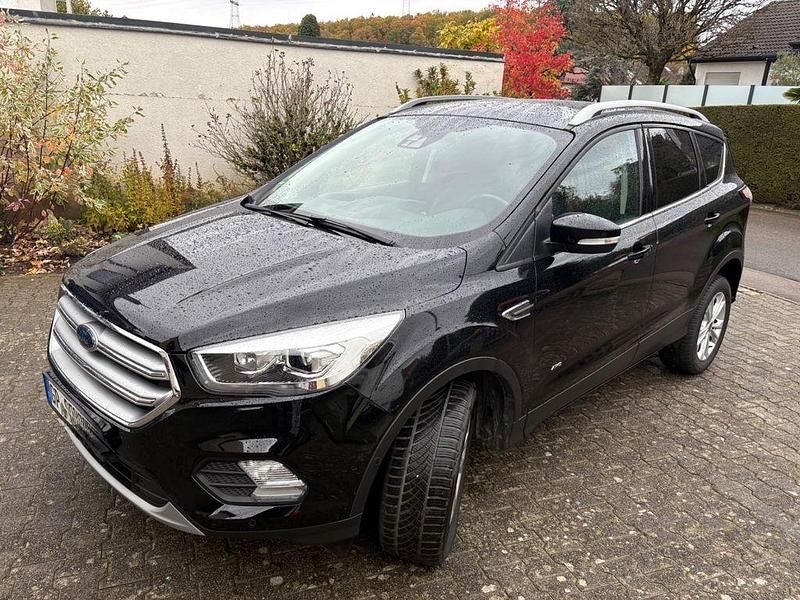 Schwarz Gebraucht 2018 Ford Kuga Titanium SUV | 14.950 € (Superpreis) - Bild 1/4