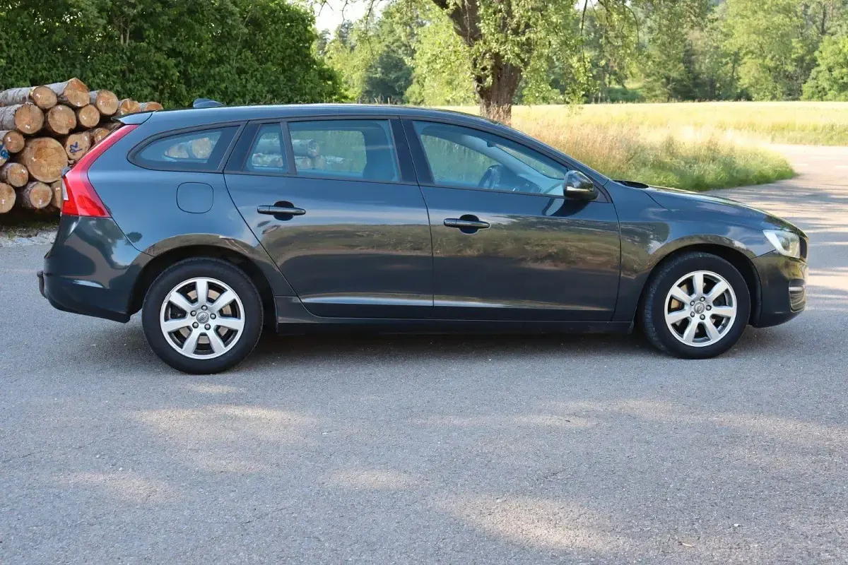 Gebraucht Volvo V60 136 PS (100 kW) 2013 Grau Kombi