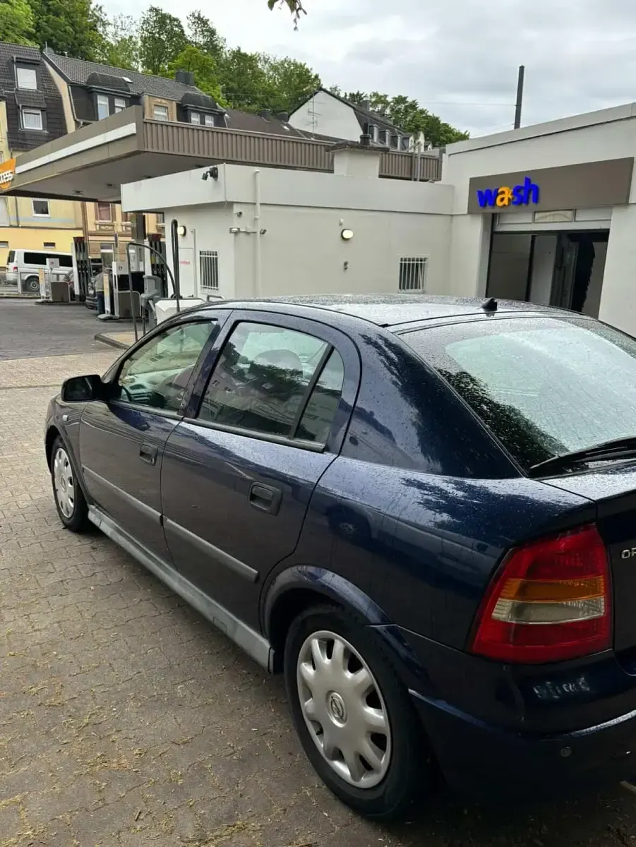 Gebraucht Opel Astra 75 PS (55 kW) 1998 Blau Limousine