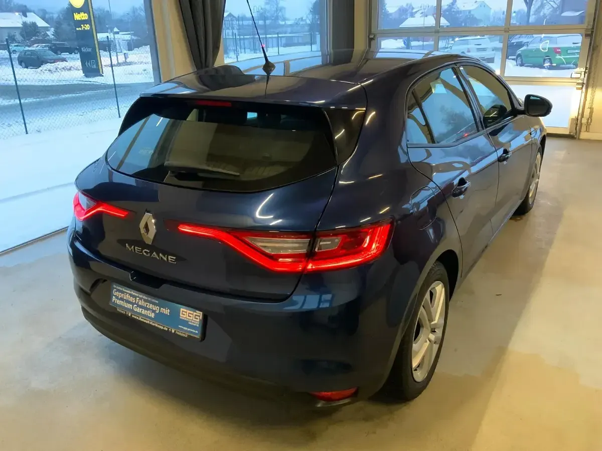Gebraucht Renault Mégane 110 PS (80 kW) 2018 Blau Limousine
