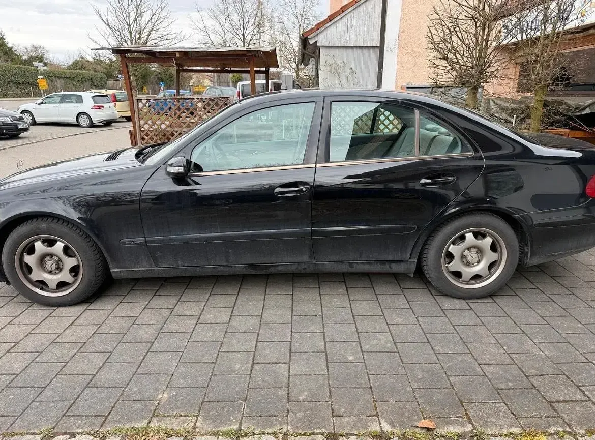 Gebraucht Mercedes E240 177 PS (130 kW) 2003 Schwarz Limousine