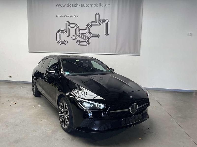 Nachtschwarz Gebraucht 2021 Mercedes CLA200 Night Kombi | 22.890 € (Fairer Preis) - Bild 1/4