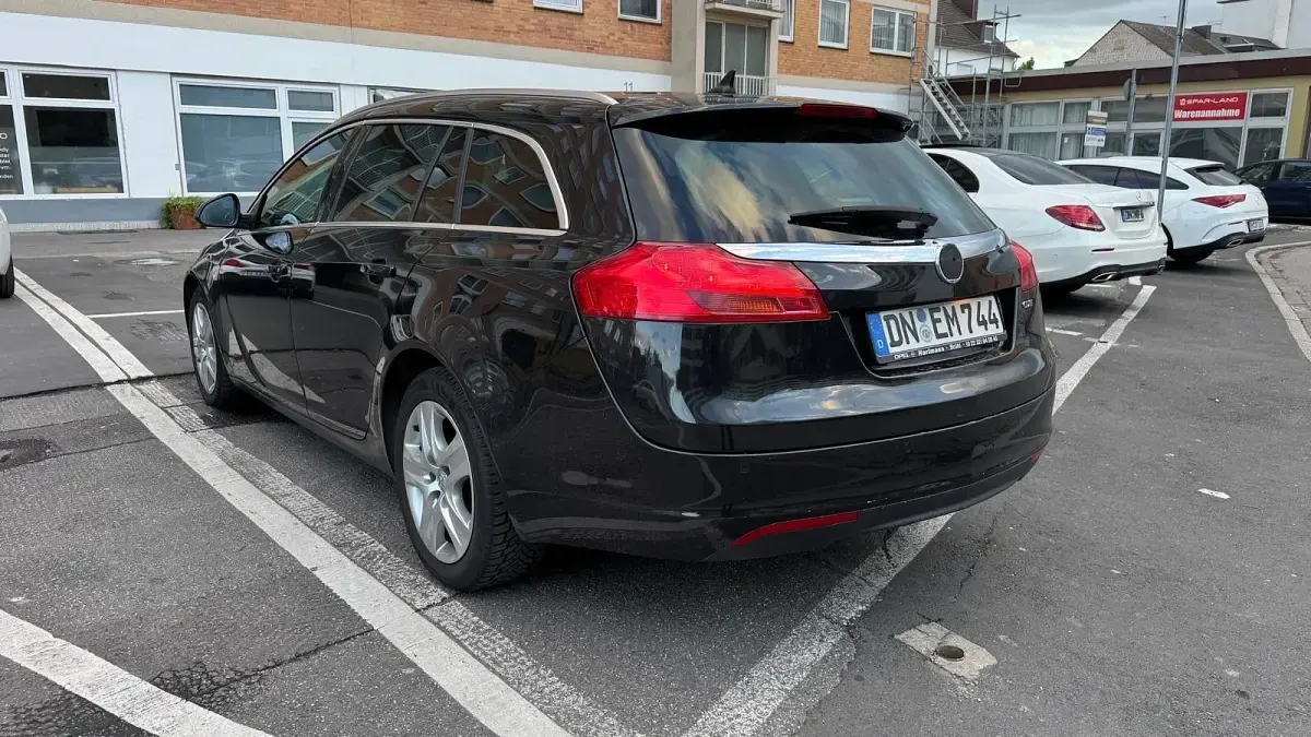 Gebraucht Opel Insignia 131 PS (96 kW) 2011 Schwarz Kombi