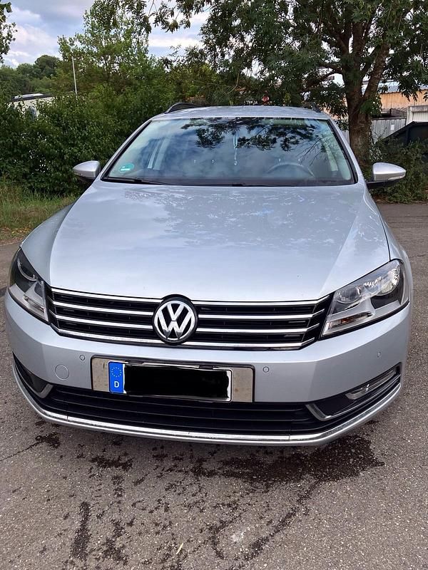 Silber Gebraucht 2011 VW Passat Kombi | 4.900 € (Guter Preis) - Bild 1/4