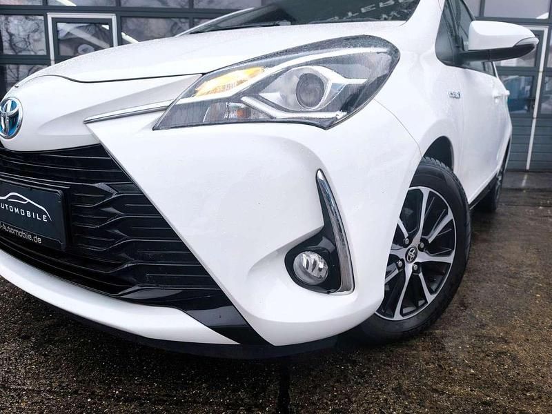Gebraucht Toyota Yaris Hybrid Team 75 PS (55 kW) 2018 Weiß Kleinwagen