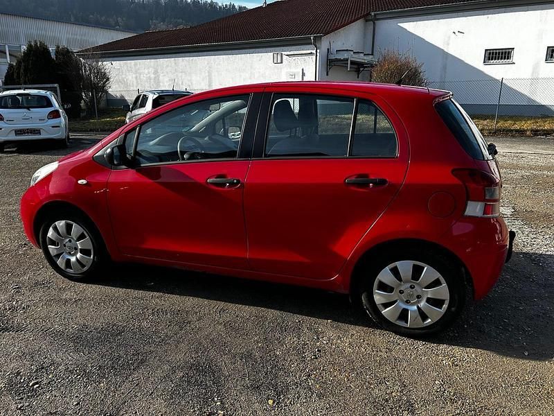 Gebraucht Toyota Yaris 69 PS (50 kW) 2010 Rot Kleinwagen