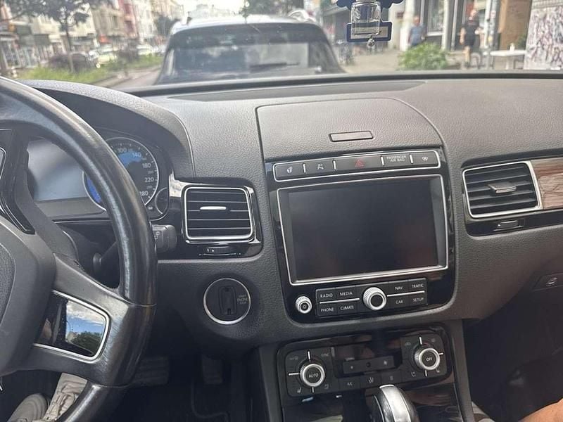 Gebraucht VW Touareg Terrain Tech 262 PS (192 kW) 2017 Grau SUV