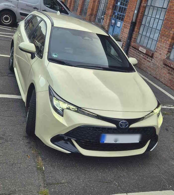 Schwarz Gebraucht 2024 Toyota Corolla Kombi | 24.990 € - Bild 1/4