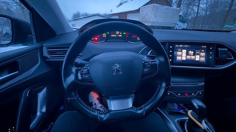 Gebraucht Peugeot 308 120 PS (88 kW) 2016 Grau Kombi