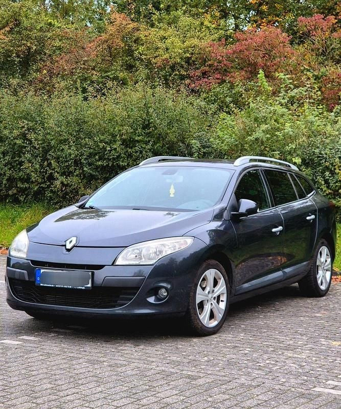 Schwarz Gebraucht 2010 Renault Mégane GrandTour Dynamique Kombi | 2.499 € (Guter Preis) - Bild 1/4