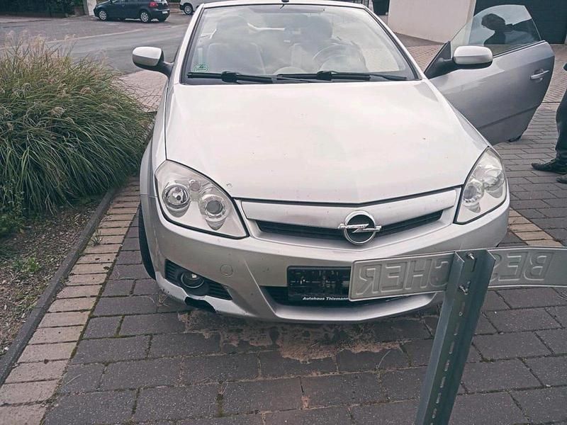 Gebraucht Opel Tigra Sport 125 PS (91 kW) 2005 Silber Cabrio