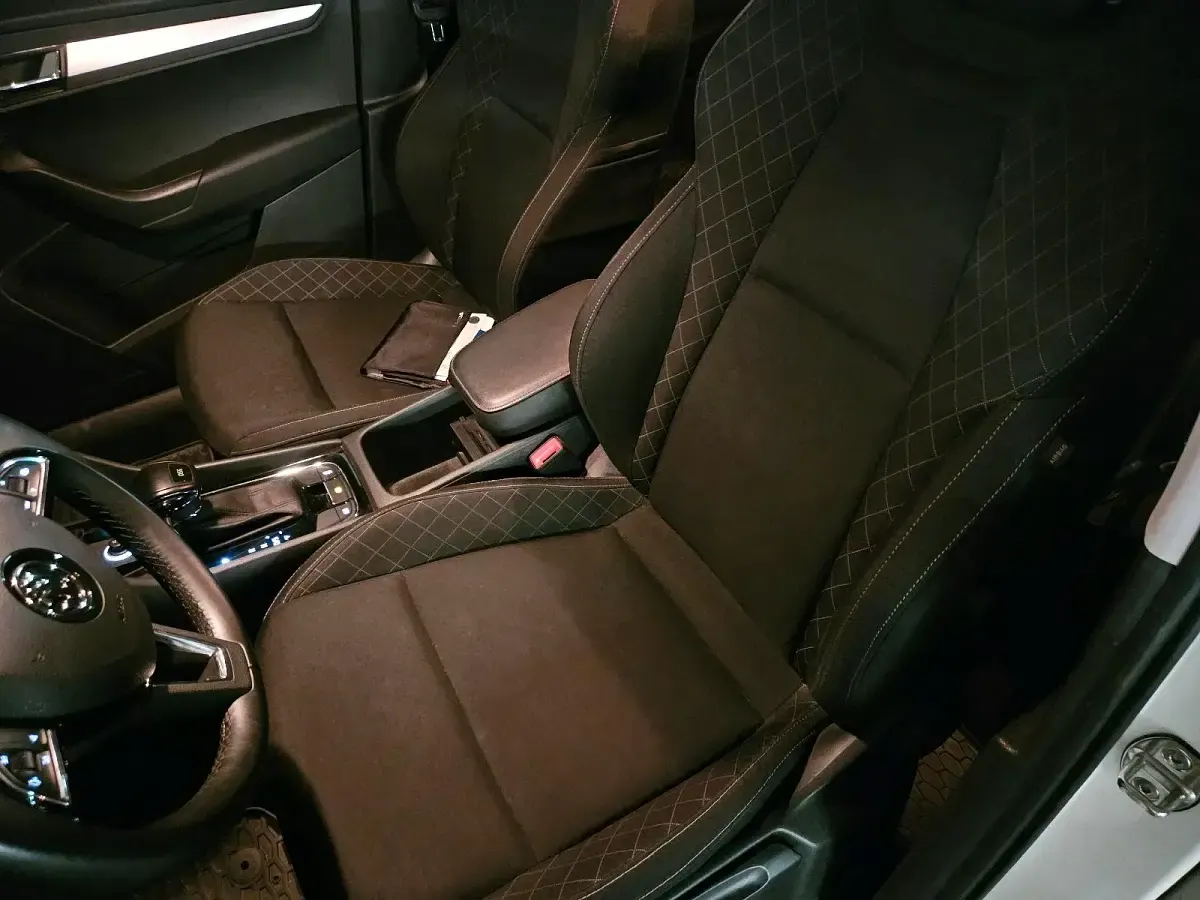 Gebraucht Skoda Karoq 116 PS (85 kW) 2019 Weiß SUV