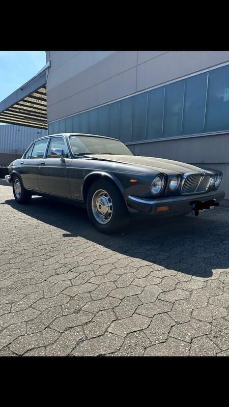 Grau Gebraucht 1985 Jaguar XJ6 Limousine | 7.000 € - Bild 1/4