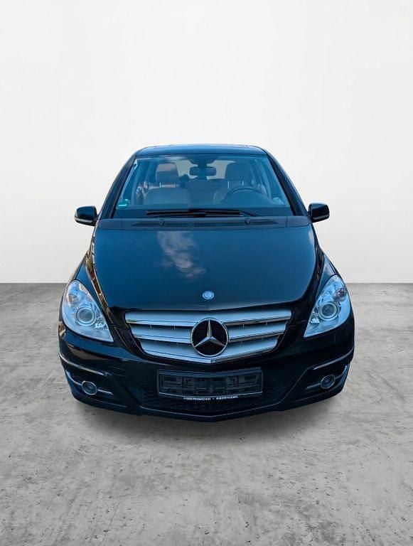 Używany Mercedes B200 140 KM (102 kW) 2010 Czarny Minivan
