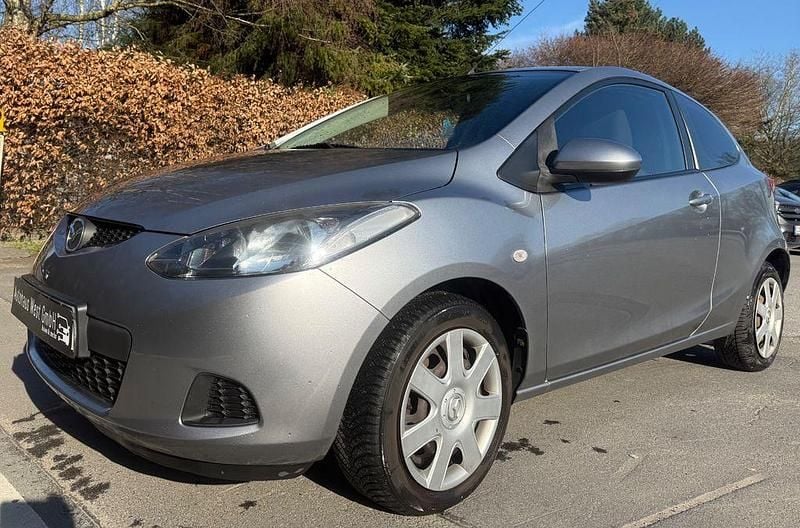 Gebraucht Mazda 2 Inclusive 75 PS (55 kW) 2010 Silber Kleinwagen