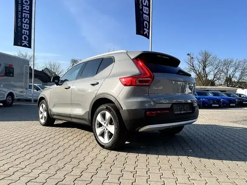 Używany Volvo XC40 Core 129 KM (94 kW) 2023 Szary SUV