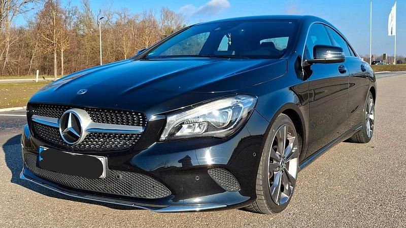 Schwarz Gebraucht 2019 Mercedes CLA200 Coupé | 19.900 € (Superpreis) - Bild 1/4