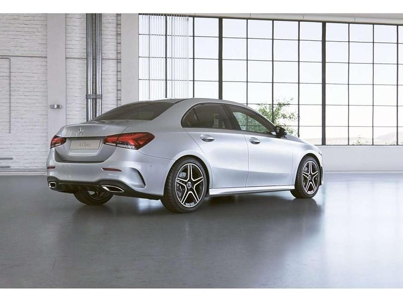 Gebraucht Mercedes A200 AMG 163 PS (119 kW) 2020 Weiß Limousine