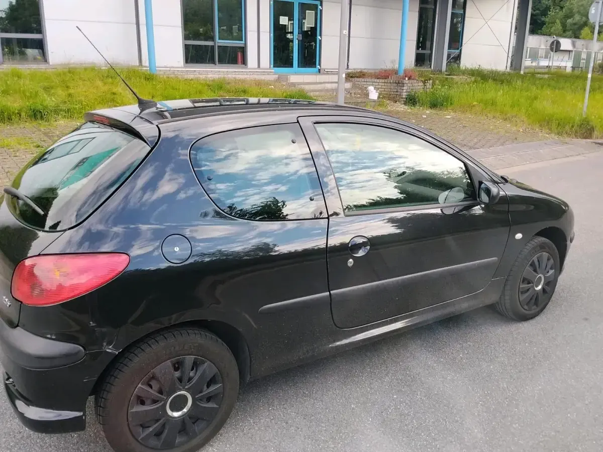 Gebraucht Peugeot 206 75 PS (55 kW) 2004 Schwarz Kleinwagen