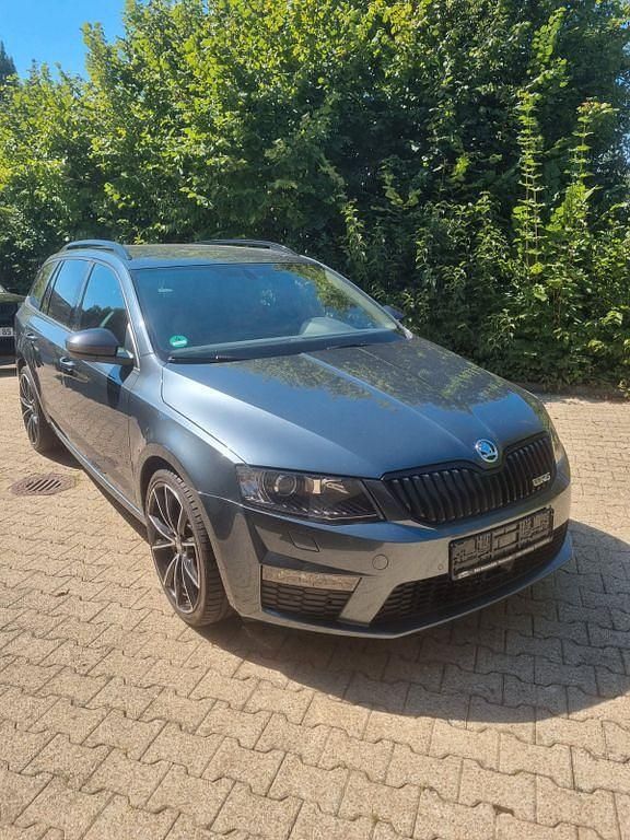 Grau Gebraucht 2015 Skoda Octavia RS Kombi | 11.600 € (Guter Preis) - Bild 1/4