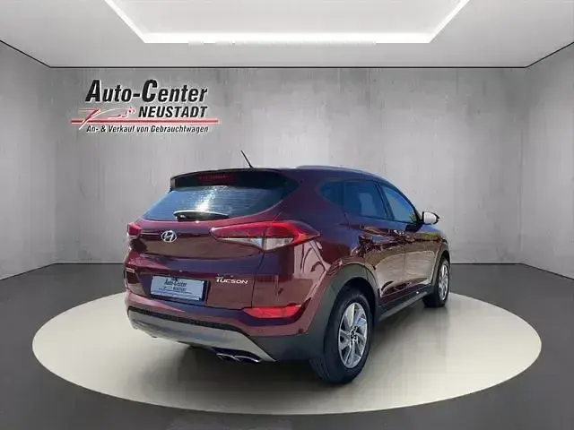 Gebraucht Hyundai Tucson Trend 177 PS (130 kW) 2016 Rot SUV
