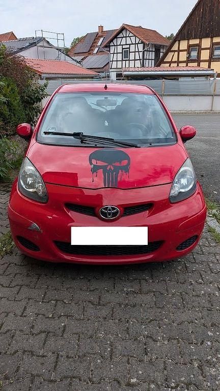 Rot Gebraucht 2009 Toyota Aygo Kleinwagen | 1.250 € (Superpreis) - Bild 1/4