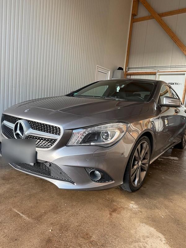 Grau Gebraucht 2014 Mercedes CLA180 Limousine | 12.000 € (Fairer Preis) - Bild 1/4