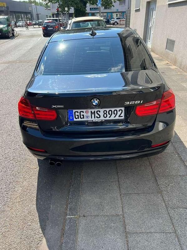Gebraucht BMW 328 Luxury Line 245 PS (180 kW) 2012 Schwarz Limousine